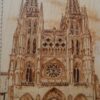 Funda para libretas pirograbada con la imagen de la fachada principal de la Catedral de Burgos.
